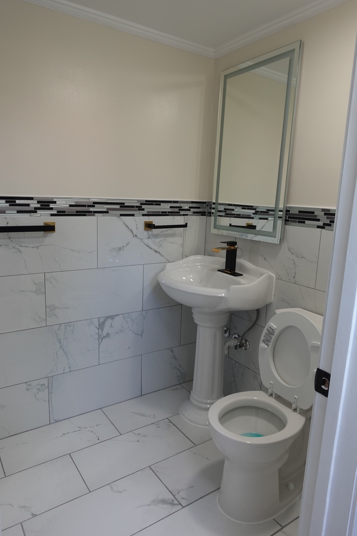 585 Ranger Drive Chicago Heights, IL 60411 - Photo 31 of 48 a bathroom with a sink toilet and mirror