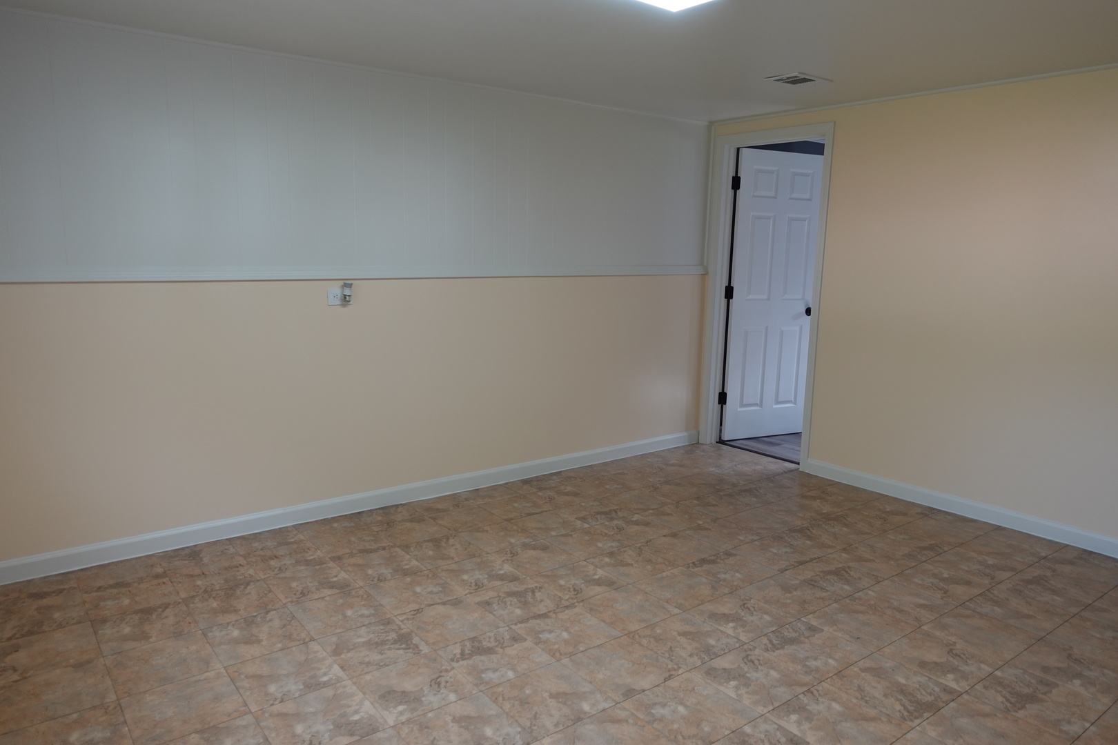 585 Ranger Drive Chicago Heights, IL 60411 - Photo 36 of 48 a view of an empty room