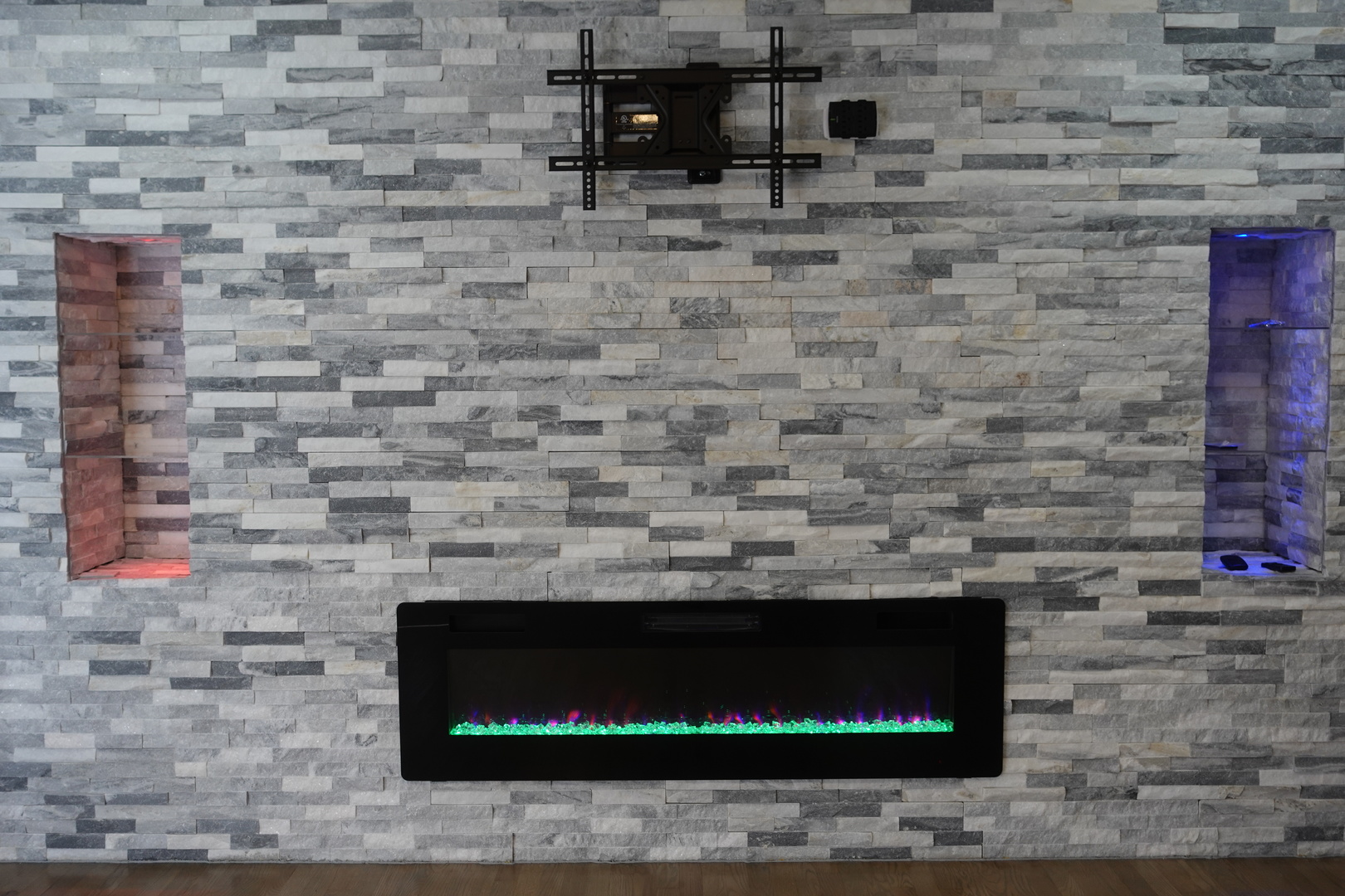 585 Ranger Drive Chicago Heights, IL 60411 - Photo 8 of 48 a room with a fireplace