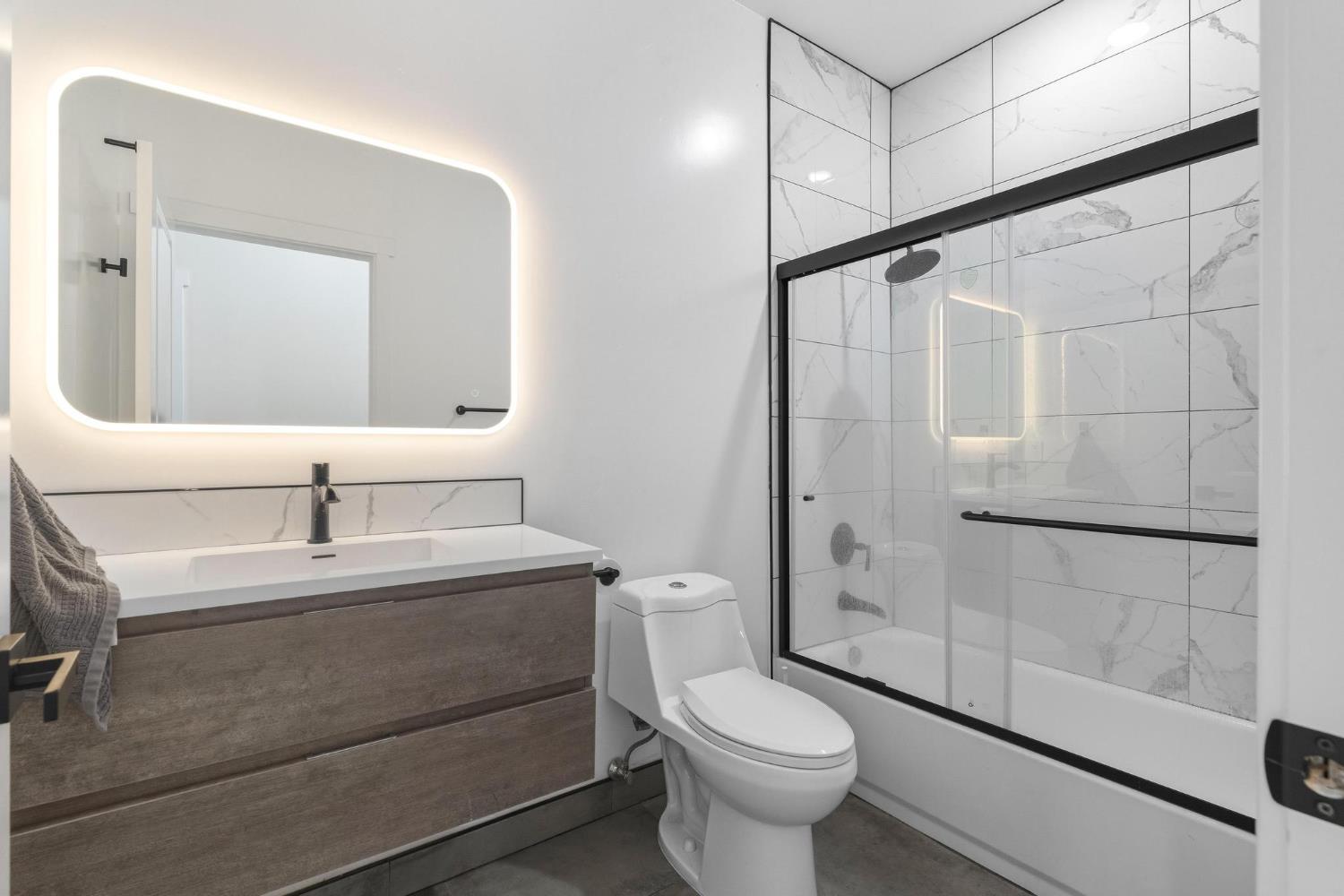 622 North Stockton Avenue Ripon, CA 95366 - Photo 20 of 34 a bathroom with a sink a toilet and shower