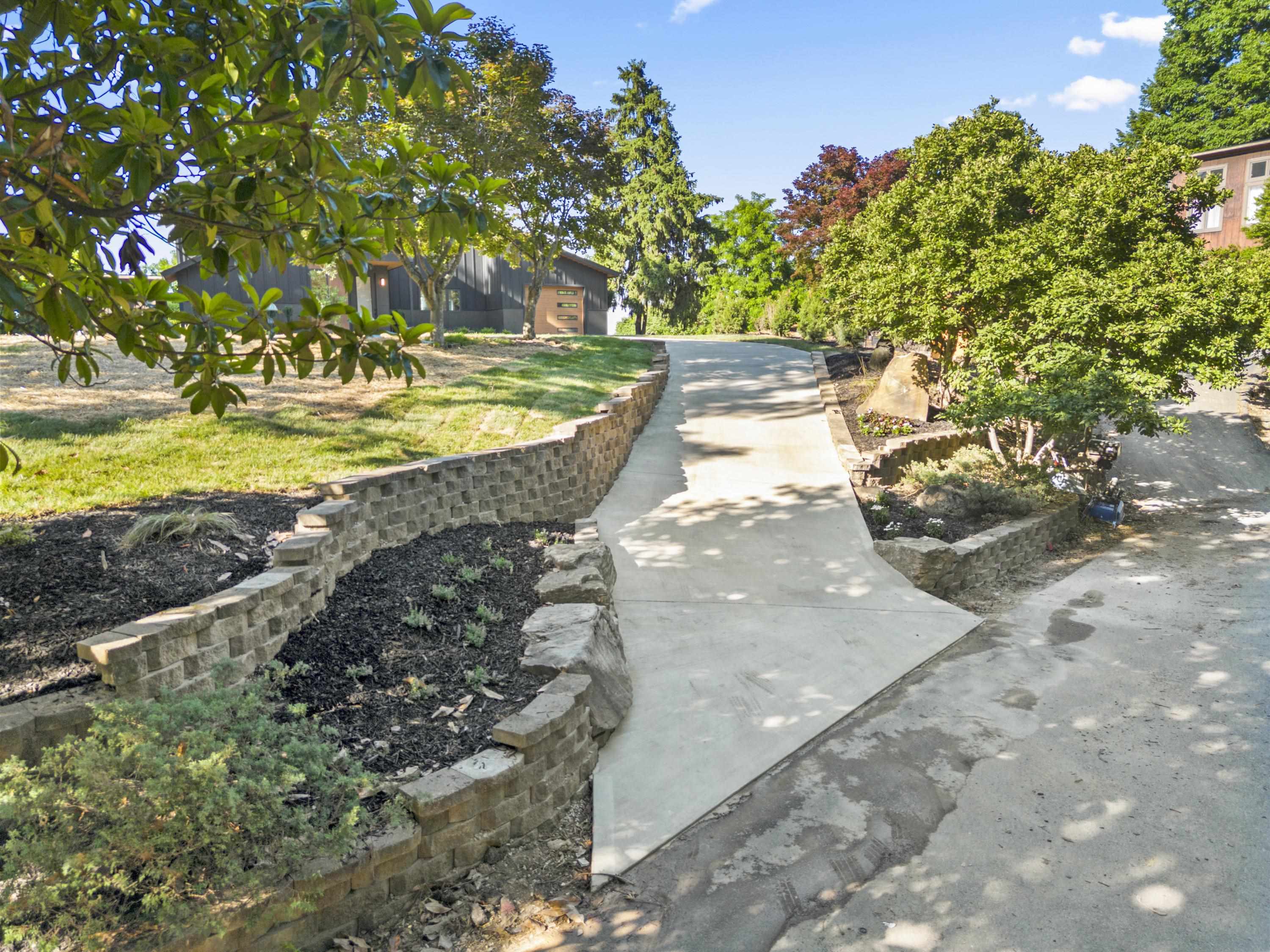 2315 Hillcrest Road Ashland, KY 41101 - Photo 13 of 49