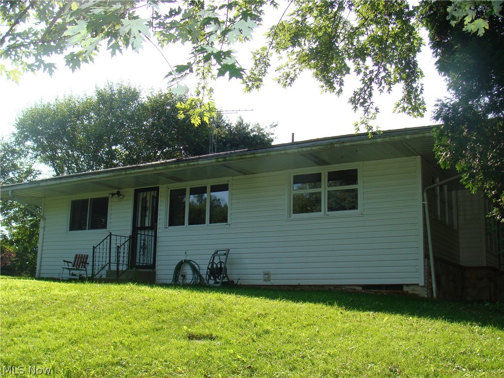 31990 Tower Road Salem, OH 44460 - Photo 3 of 24 back of ranch home