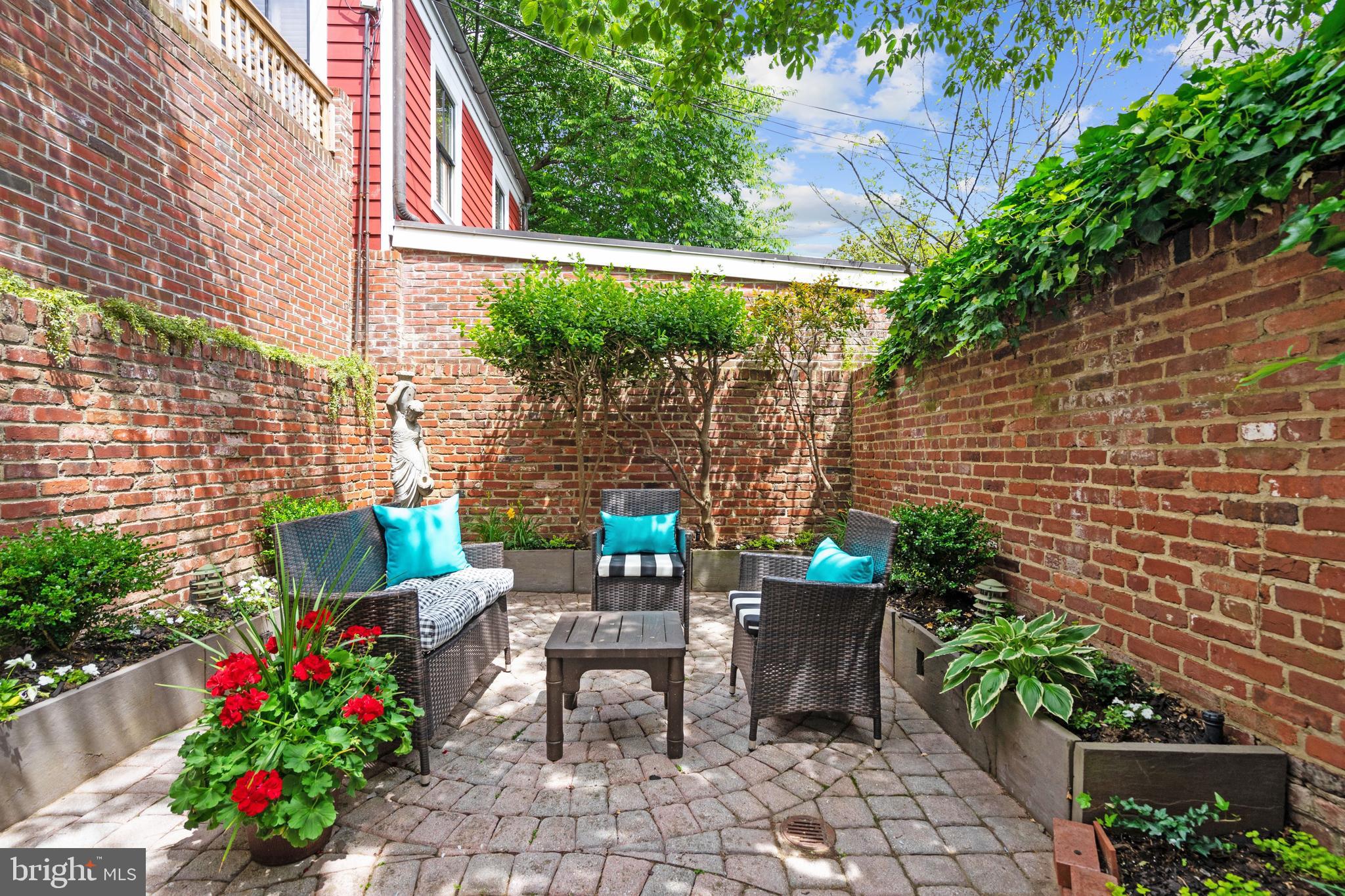 1555 33rd Street Northwest Washington, DC 20007 - Photo 18 of 20