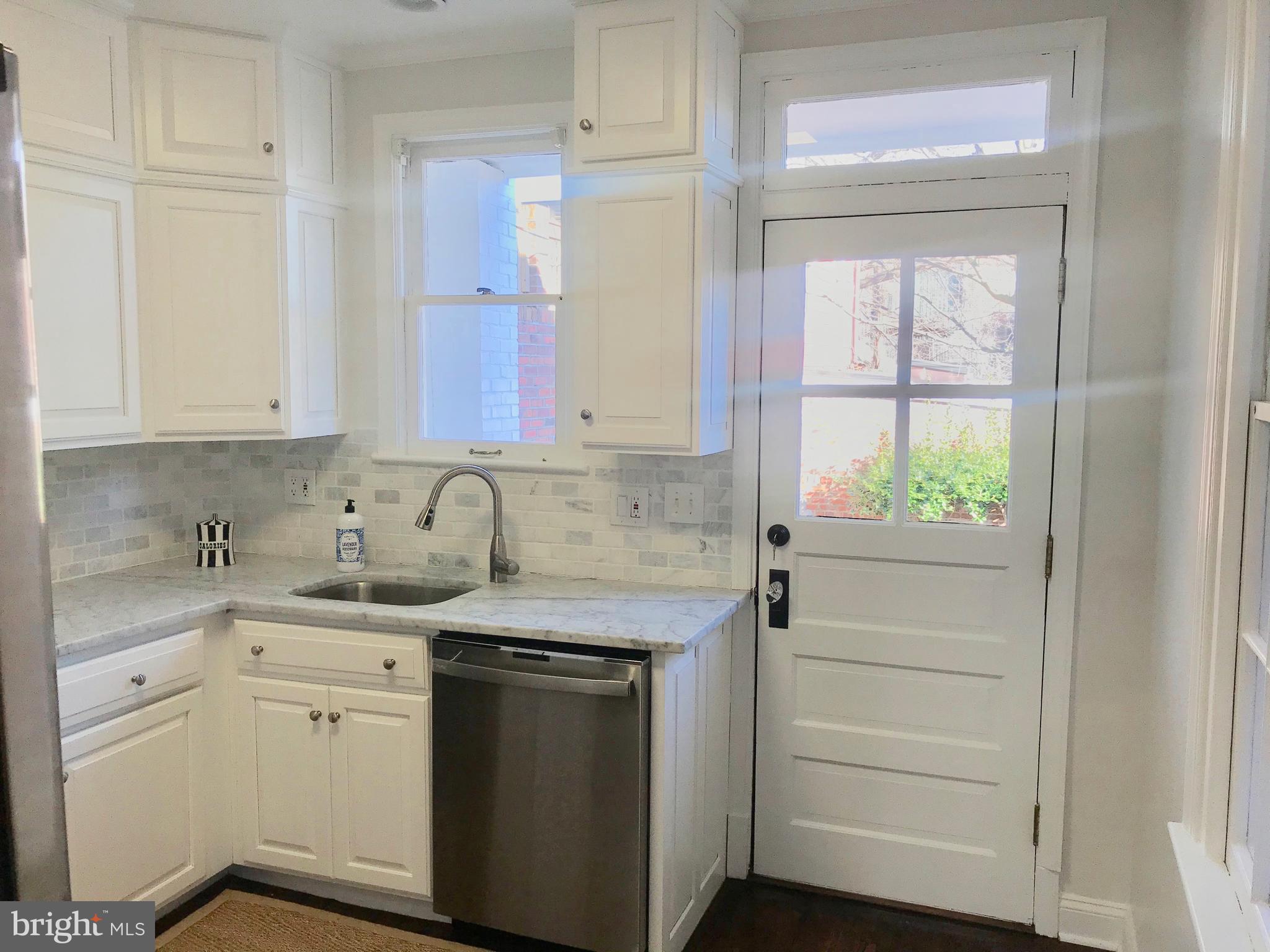 1555 33rd Street Northwest Washington, DC 20007 - Photo 7 of 20