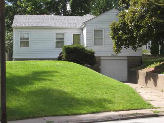 2536 Middle Road Davenport, IA 52803 - Photo 2 of 9 Gallery Image 2