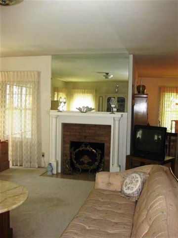 2536 Middle Road Davenport, IA 52803 - Photo 3 of 9 Gallery Image 3