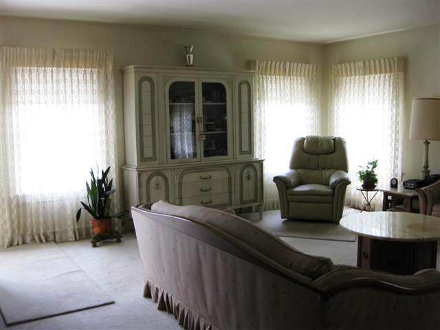 2536 Middle Road Davenport, IA 52803 - Photo 4 of 9 Gallery Image 4