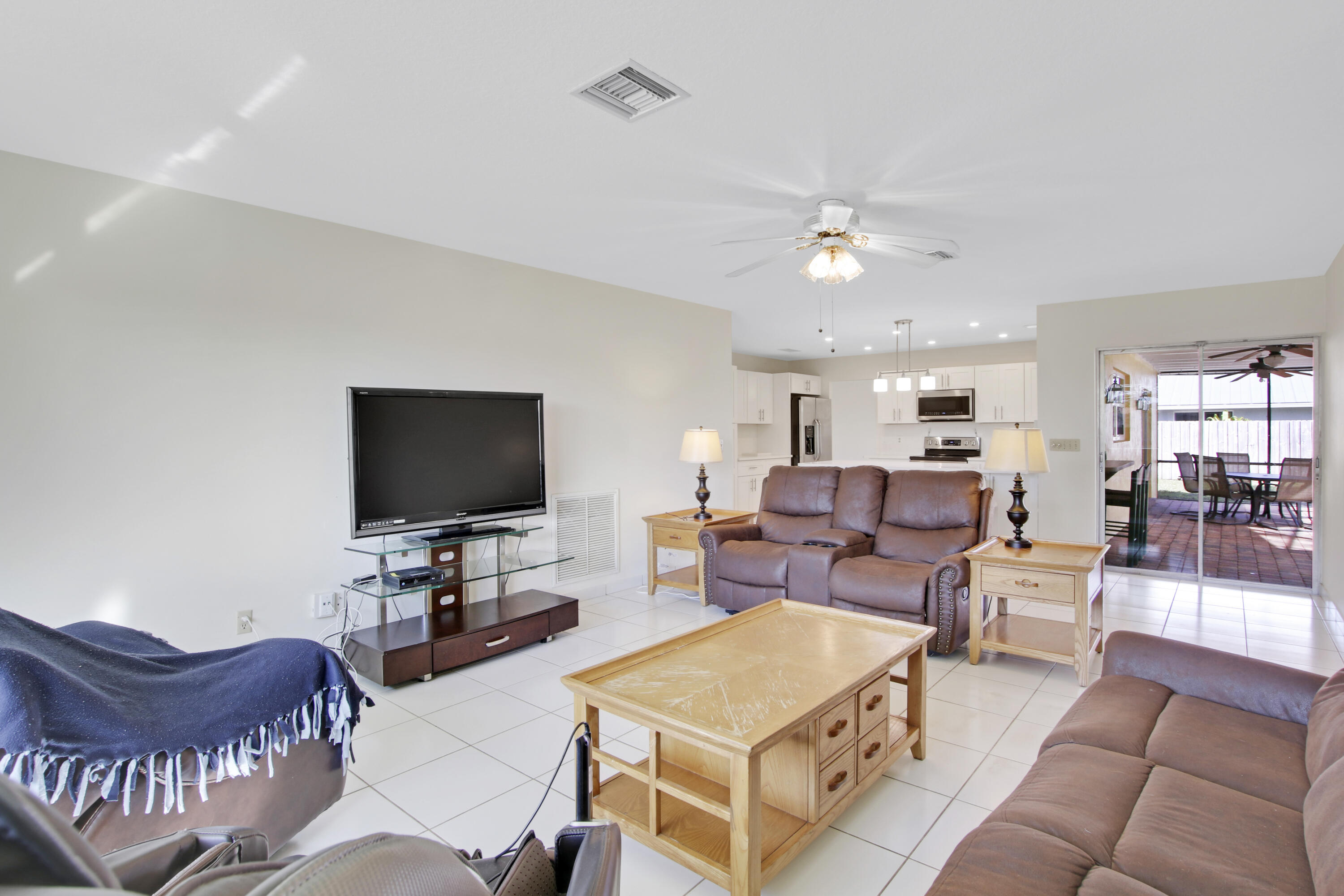 2480 Windsor Road Palm Beach Gardens, FL 33410 - Photo 21 of 44 Family room