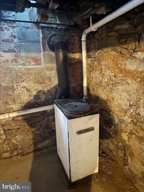 45 Carroll Street Reading, PA 19611 - Photo 31 of 33 Stove in Basement