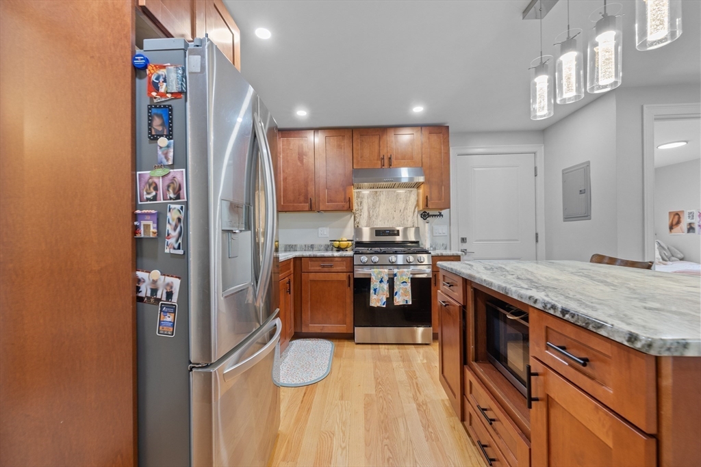 6 Nelly Street, Unit 3 Wakefield, MA 01880 - Photo 7 of 37