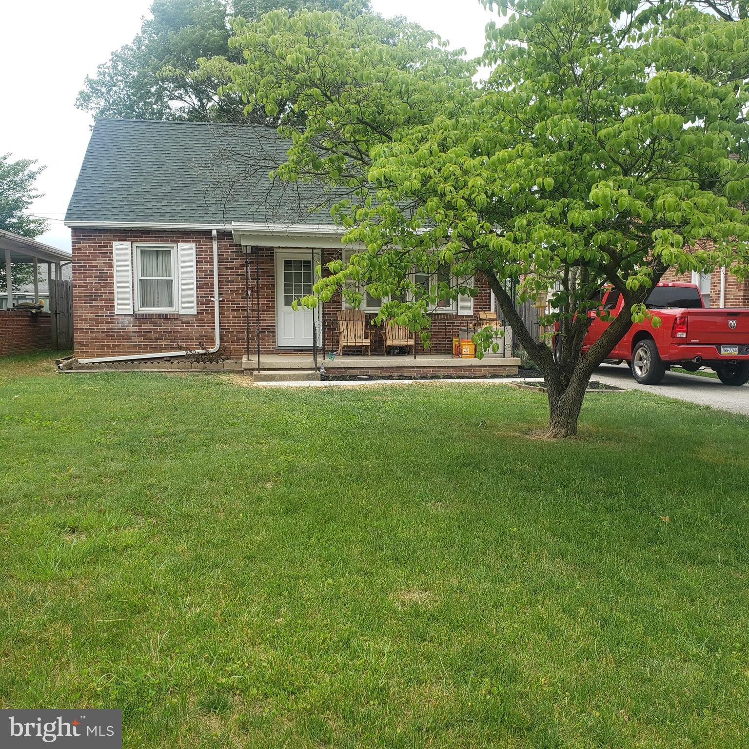 324 Edgewood Road York, PA 17402 - Photo 1 of 10 Gallery Image 1
