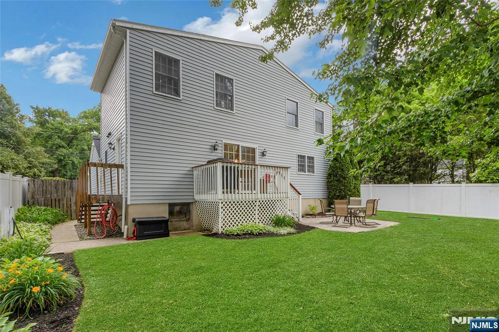 15 Colonial Road Tenafly, NJ 07670 - Photo 7 of 40