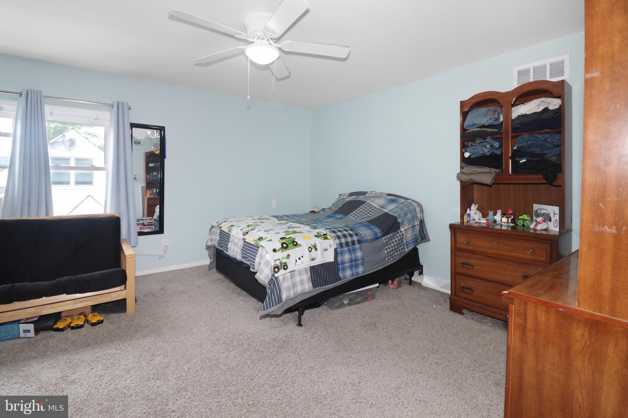 240 Youngs Road Trenton, NJ 08619 - Photo 52 of 66 Bedroom 3, upper floor
