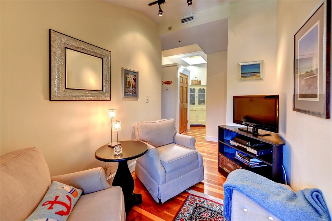 54 Halsey Street, Unit 6 Providence, RI 02906 - Photo 14 of 19