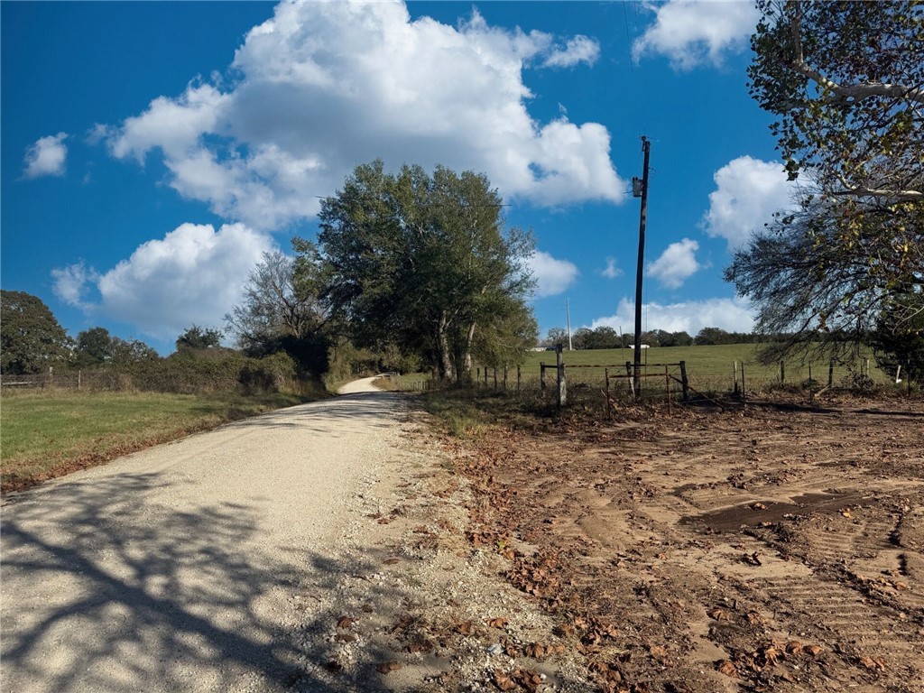 11281 Gourd Neck Loop, Unit COUNTYROAD Franklin, TX 77856 - Photo 43 of 46 a view of a yard with a yard