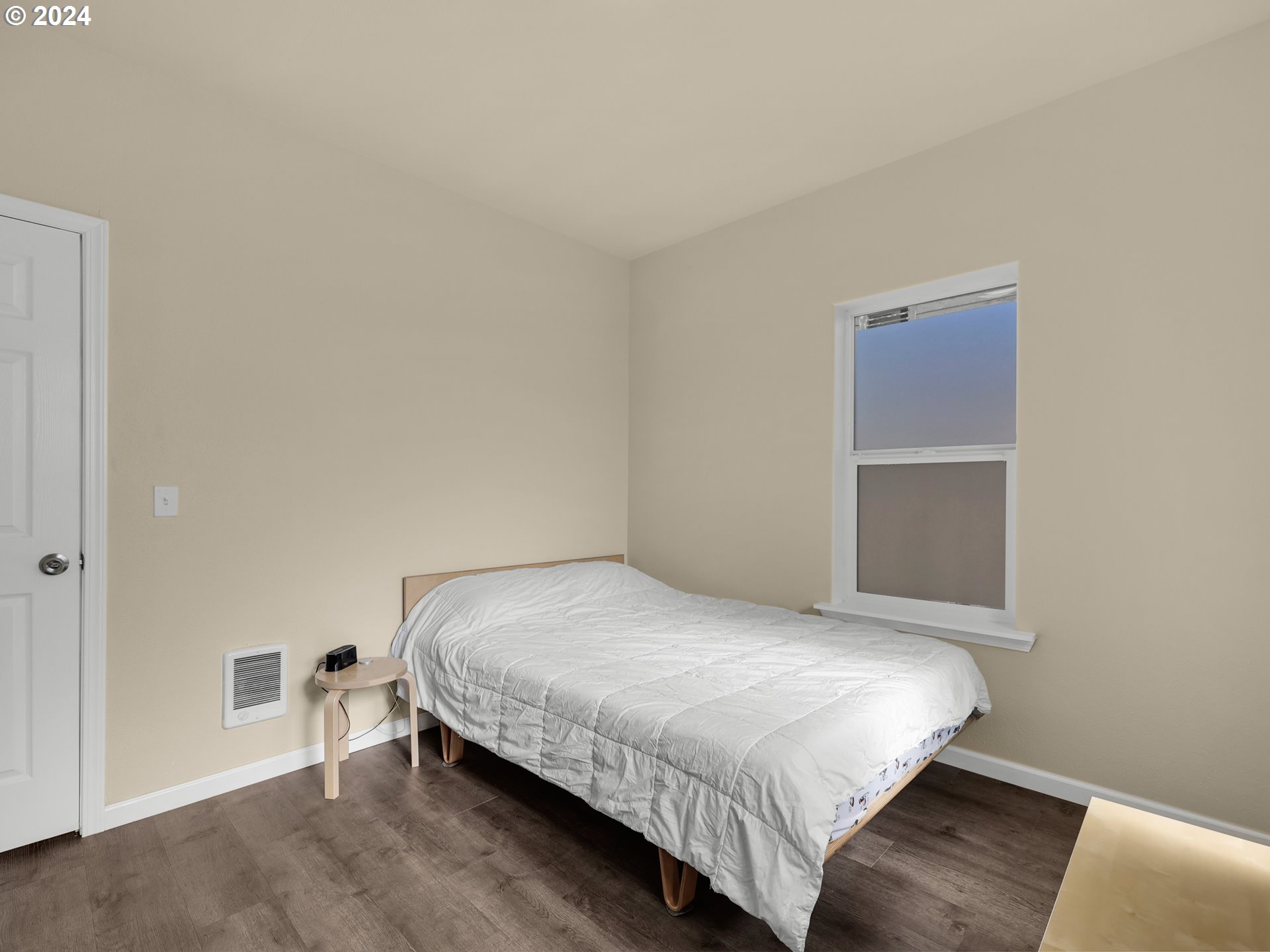 118 Main Street Southwest Ilwaco, WA 98624 - Photo 23 of 44 a bedroom with a bed and a window