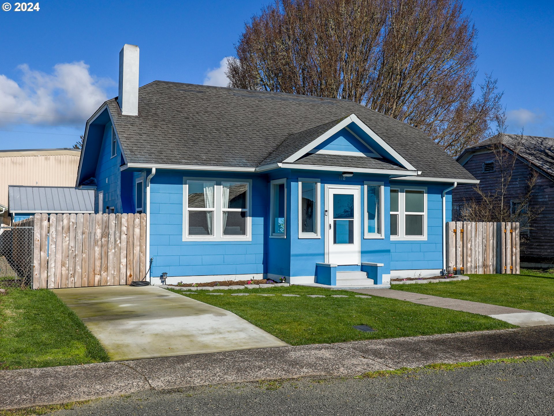 118 Main Street Southwest Ilwaco, WA 98624 - Photo 44 of 44 a front view of a house with a garden and plants