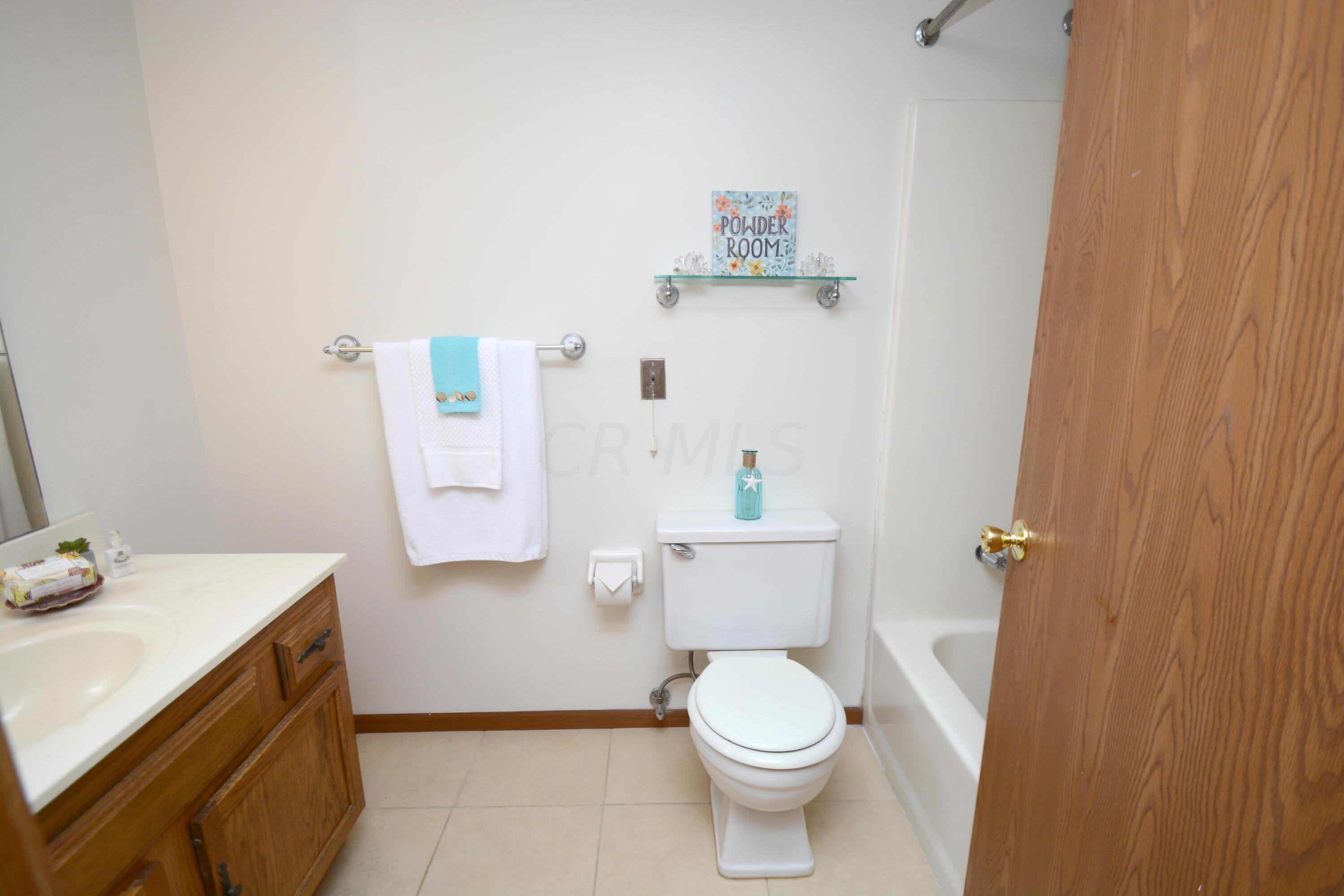 4115 Karl Road, Unit 206 Columbus, OH 43224 - Photo 12 of 18 Full Bath