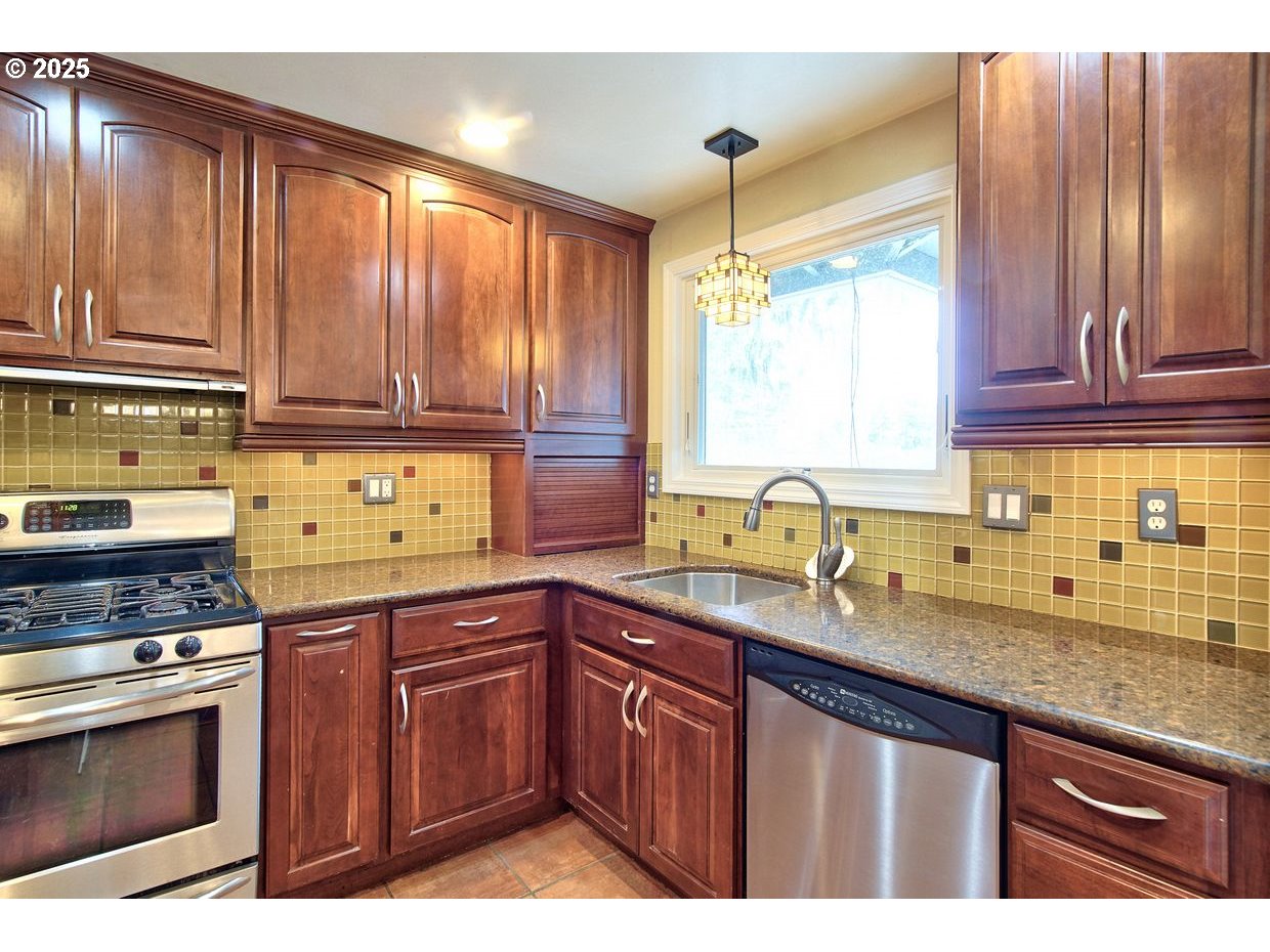 12965 Southwest Rita Drive Beaverton, OR 97005 - Photo 13 of 45 Gallery Image 13