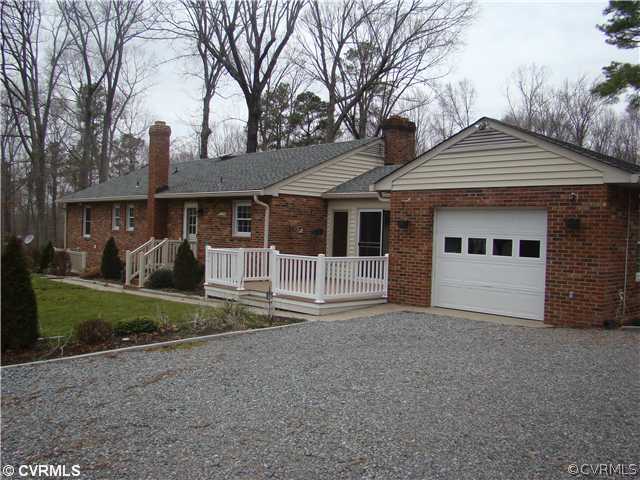 4261 Spring Run Road Mechanicsville, VA 23116 - Photo 2 of 12 Exterior Back