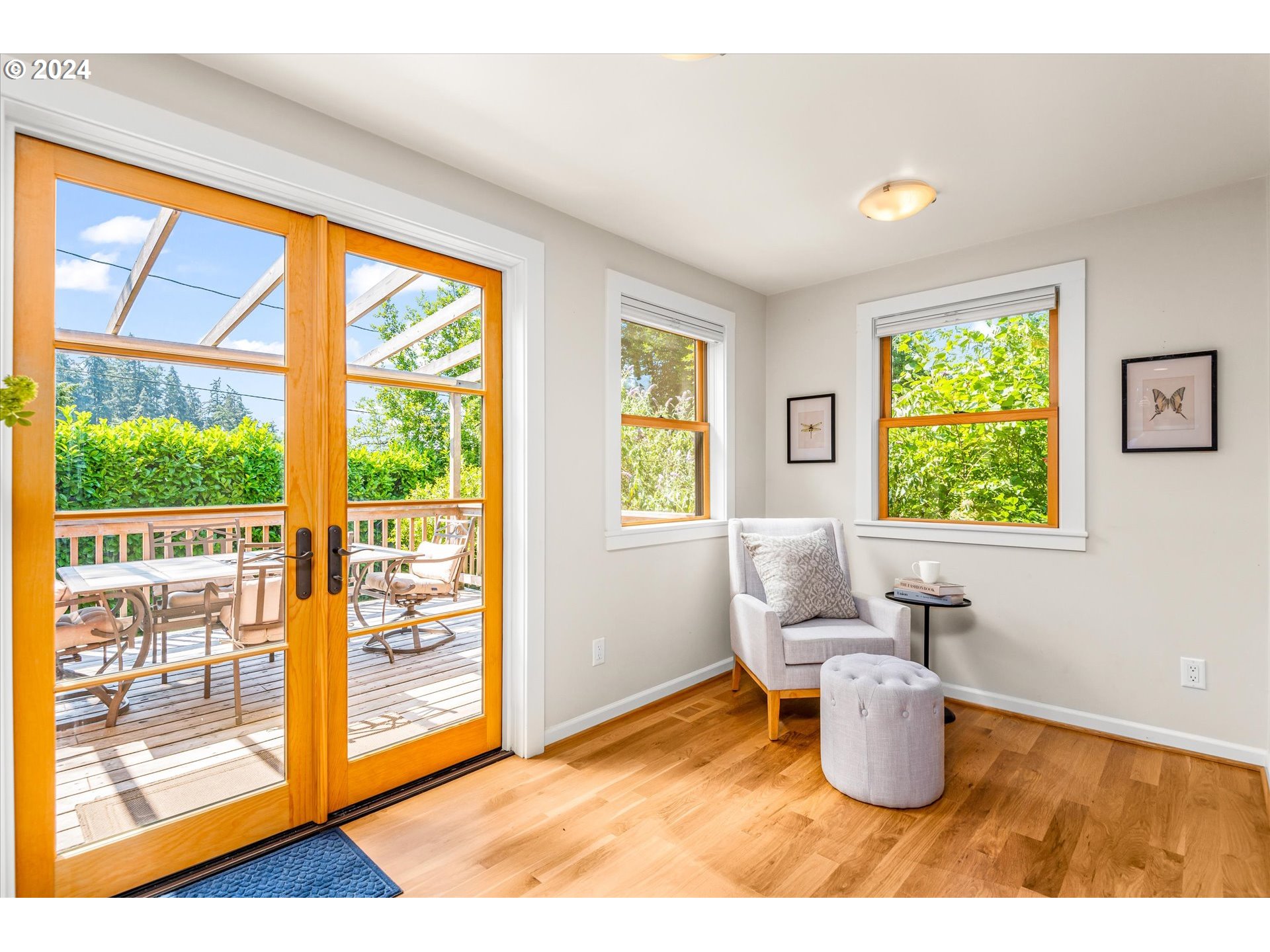 2602 Agate Street Eugene, OR 97403 - Photo 15 of 37 a living room with furniture and window