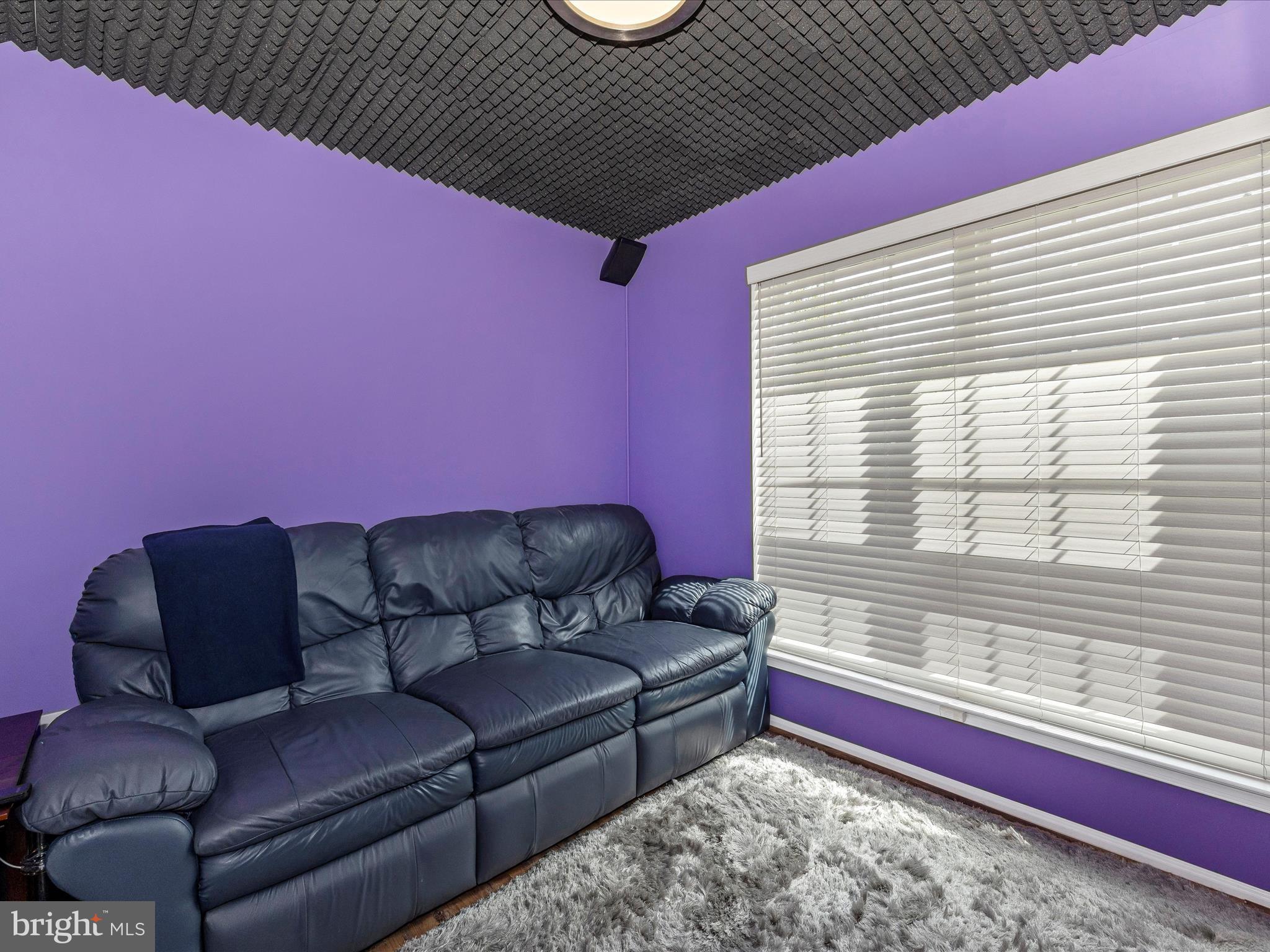 21405 Emerald Drive Germantown, MD 20876 - Photo 29 of 51 a living room with furniture