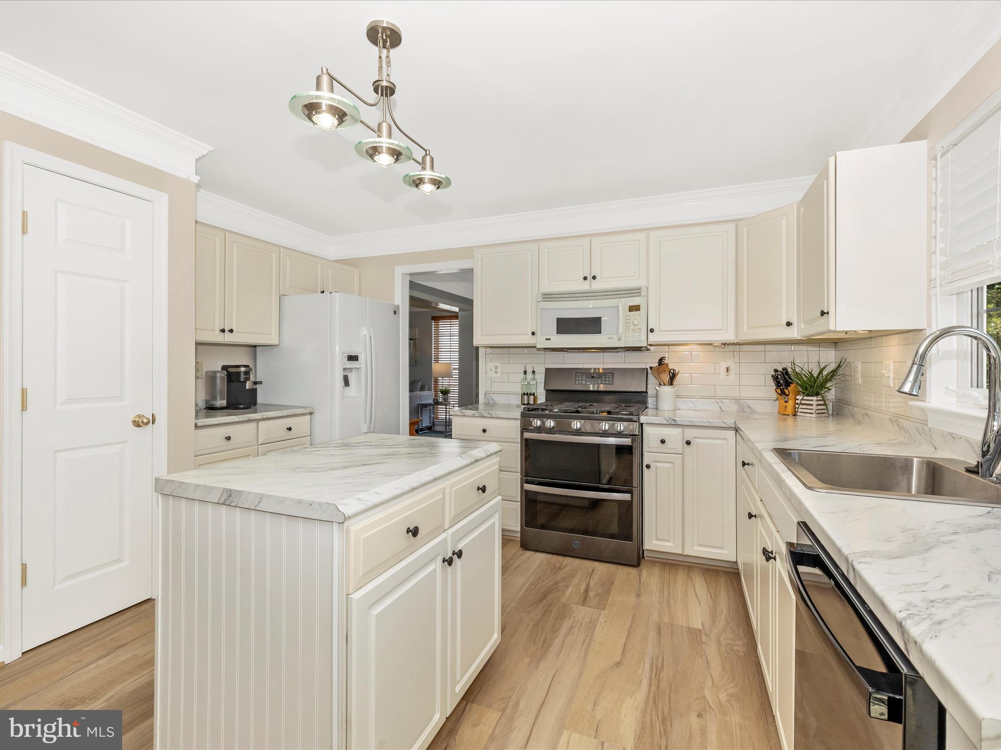 21405 Emerald Drive Germantown, MD 20876 - Photo 7 of 51 a kitchen with a sink stove and refrigerator