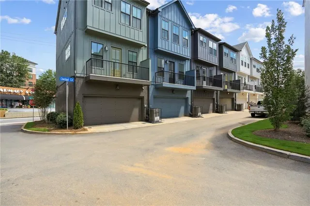 $3,350 | 138 Chestnut Circle, Unit 6, Atlanta, GA 30342