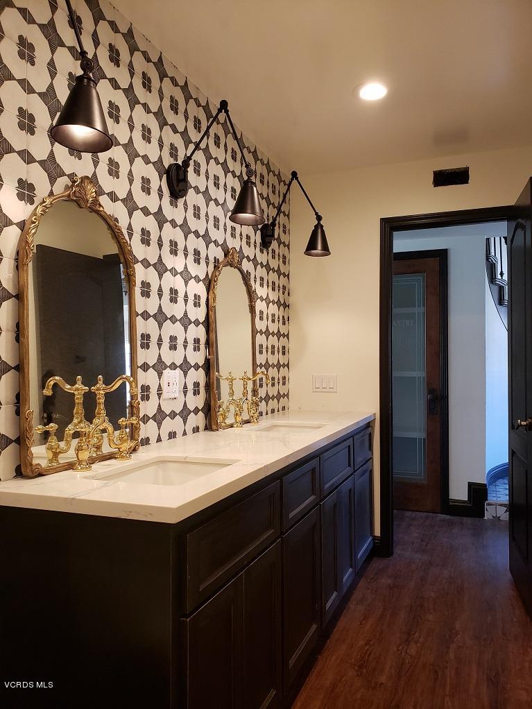 392 Tranquil Lane Oak Park, CA 91377 - Photo 14 of 31 1st floor bath