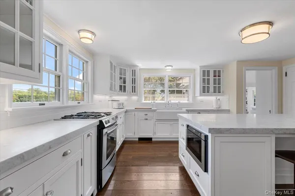 $3,749,500 | 2 Strongs Lane, Water Mill, NY 11976