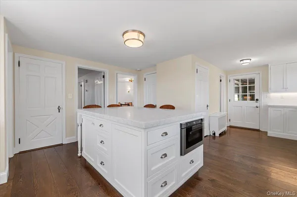 $3,749,500 | 2 Strongs Lane, Water Mill, NY 11976