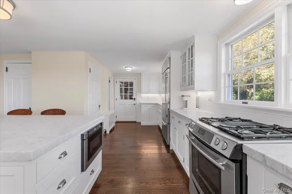 $3,749,500 | 2 Strongs Lane, Water Mill, NY 11976