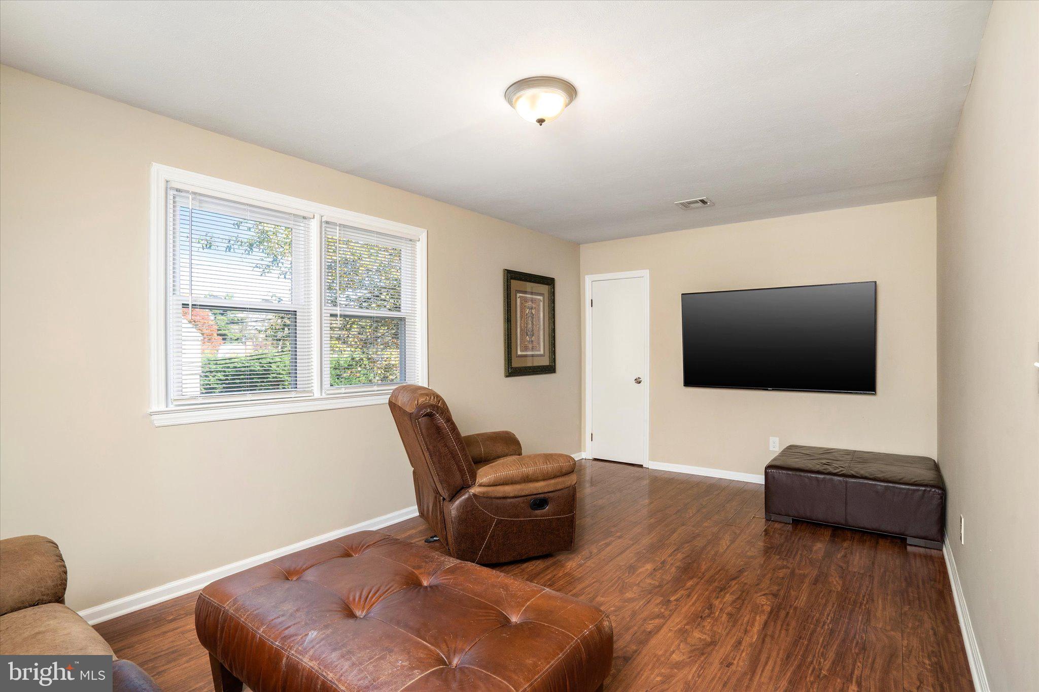 45 Scattergood Avenue Hamilton, NJ 08619 - Photo 4 of 24