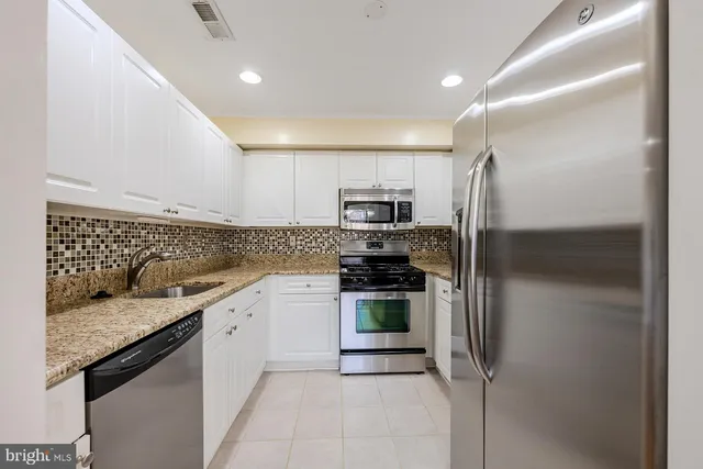 $325,000 | 20602 Cornstalk Terrace, Unit 101, Ashburn, VA 20147