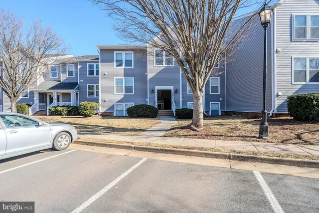 $325,000 | 20602 Cornstalk Terrace, Unit 101, Ashburn, VA 20147