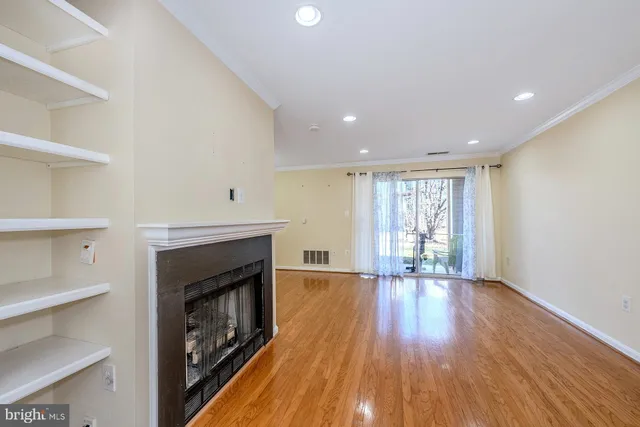 $325,000 | 20602 Cornstalk Terrace, Unit 101, Ashburn, VA 20147