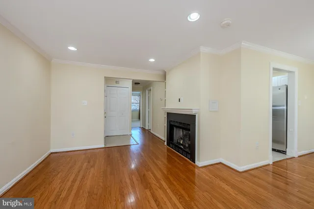 $325,000 | 20602 Cornstalk Terrace, Unit 101, Ashburn, VA 20147