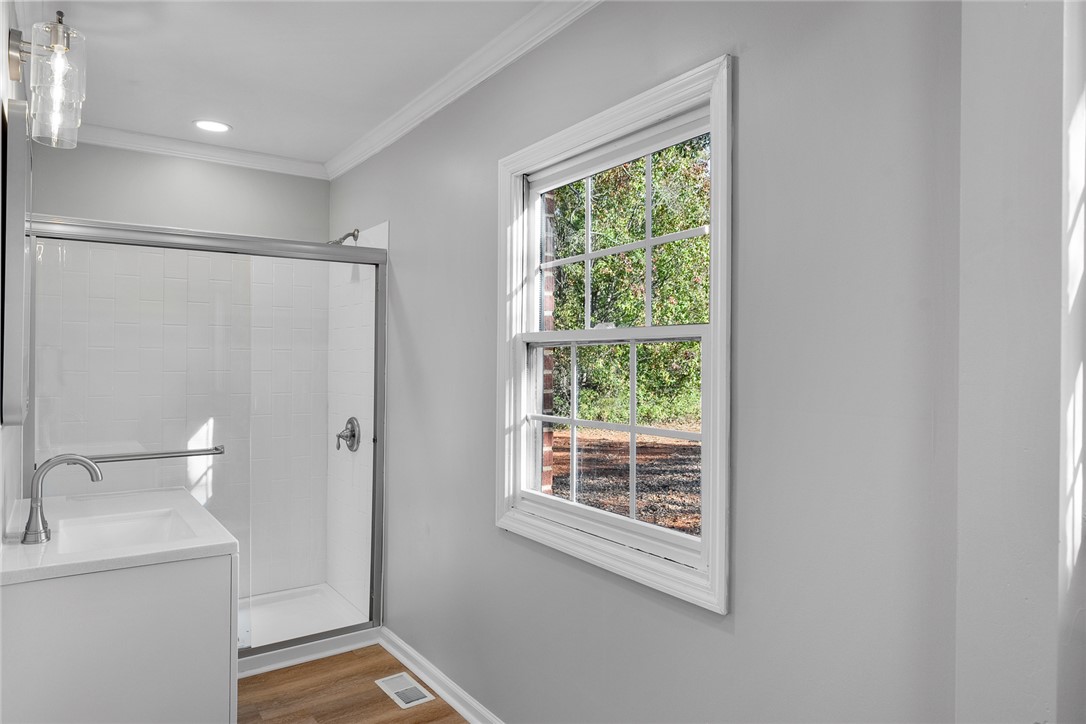 1010 Bern Circle Anderson, SC 29626 - Photo 15 of 27 Primary bath