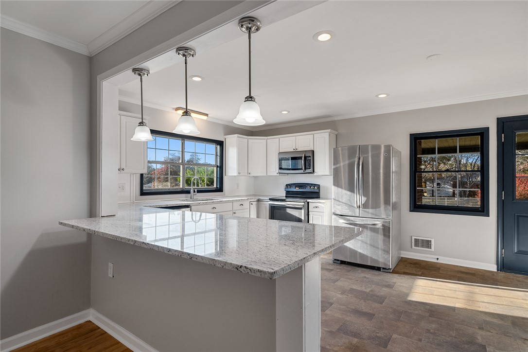 1010 Bern Circle Anderson, SC 29626 - Photo 9 of 27 Eat in area