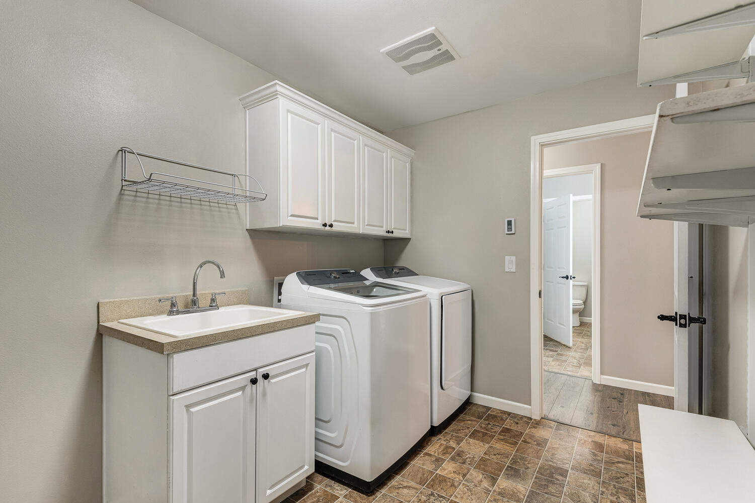21305 Southwest Gift Road Bend, OR 97703 - Photo 25 of 46 Laundry Room