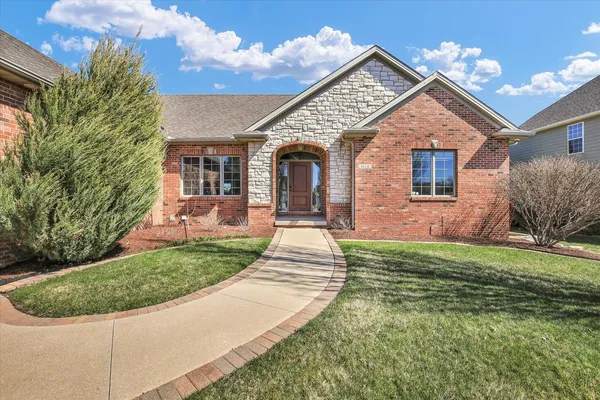 $850,000 | 1614 English Oak Drive, Champaign, IL 61822