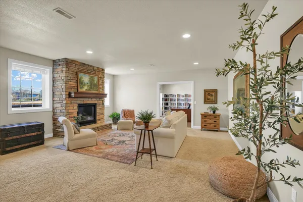 $850,000 | 1614 English Oak Drive, Champaign, IL 61822