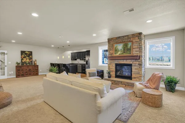 $850,000 | 1614 English Oak Drive, Champaign, IL 61822