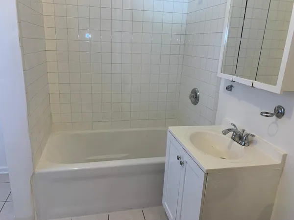 $2,350 | 4841 South Evans Avenue, Unit 1, Chicago, IL 60615