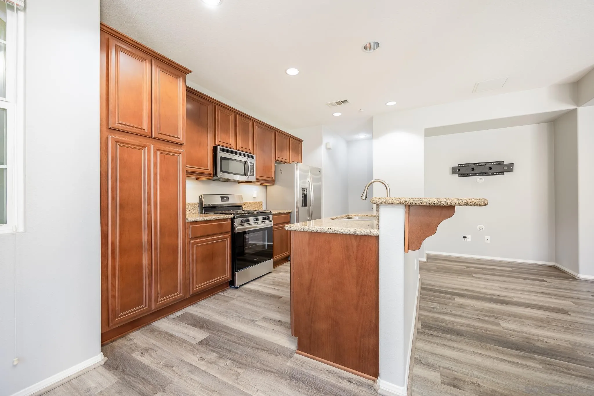 44984 Hawthorn Street, Unit 208 Temecula, CA 92592 - Photo 6 of 40