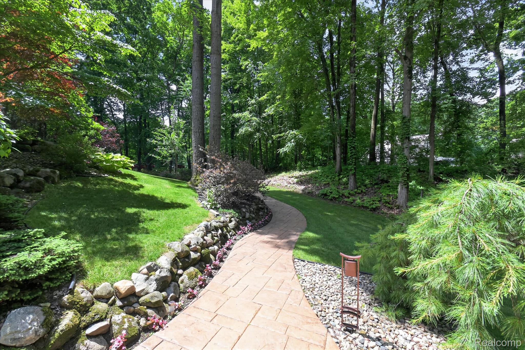 5388 Hartland Road Fenton, MI 48430 - Photo 49 of 74 49-5388-Hartland-Rd-WindowStill.jpg