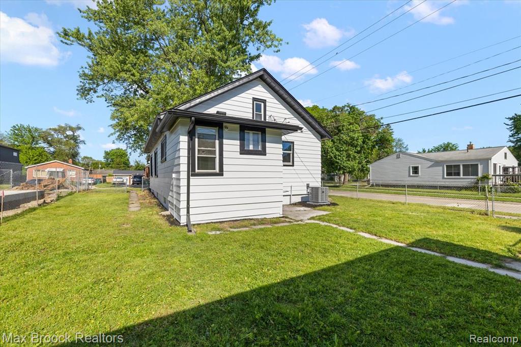 1986 Romeo Street Ferndale, MI 48220 - Photo 24 of 26