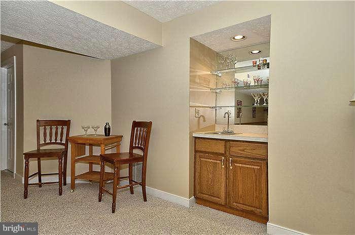 10378 Stansfield Road Laurel, MD 20723 - Photo 25 of 30 Wet bar