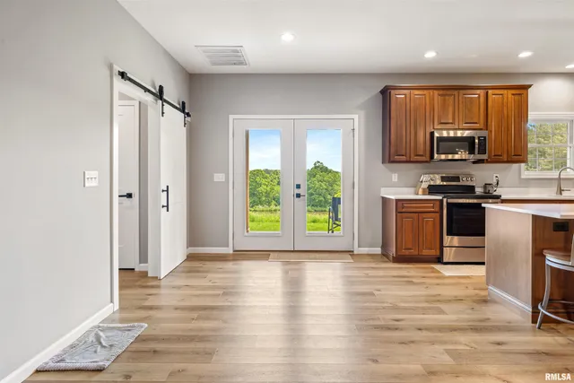 $390,000 | 142 Oak Road, Harrisburg, IL 62946