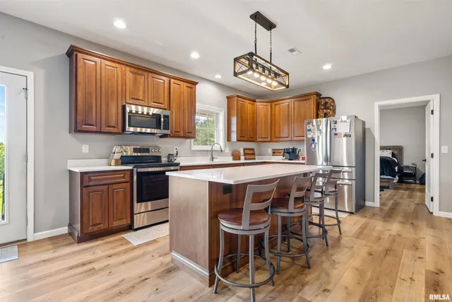 $390,000 | 142 Oak Road, Harrisburg, IL 62946